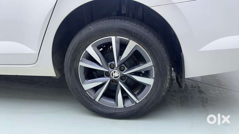 Skoda Slavia Style 1.0l Tsi At, 2022, Petrol