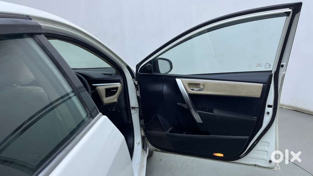 Toyota Corolla Altis G At, 2015, Petrol