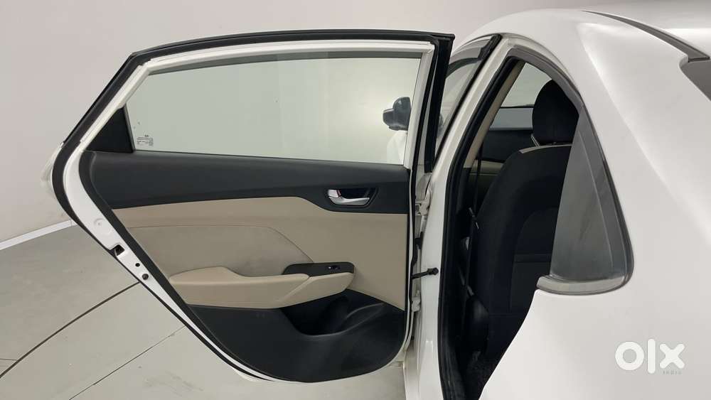 Hyundai Verna [2015-2017] Fluidic 4s 1.6 Crdi Sx (o) At, 2017, Petro..