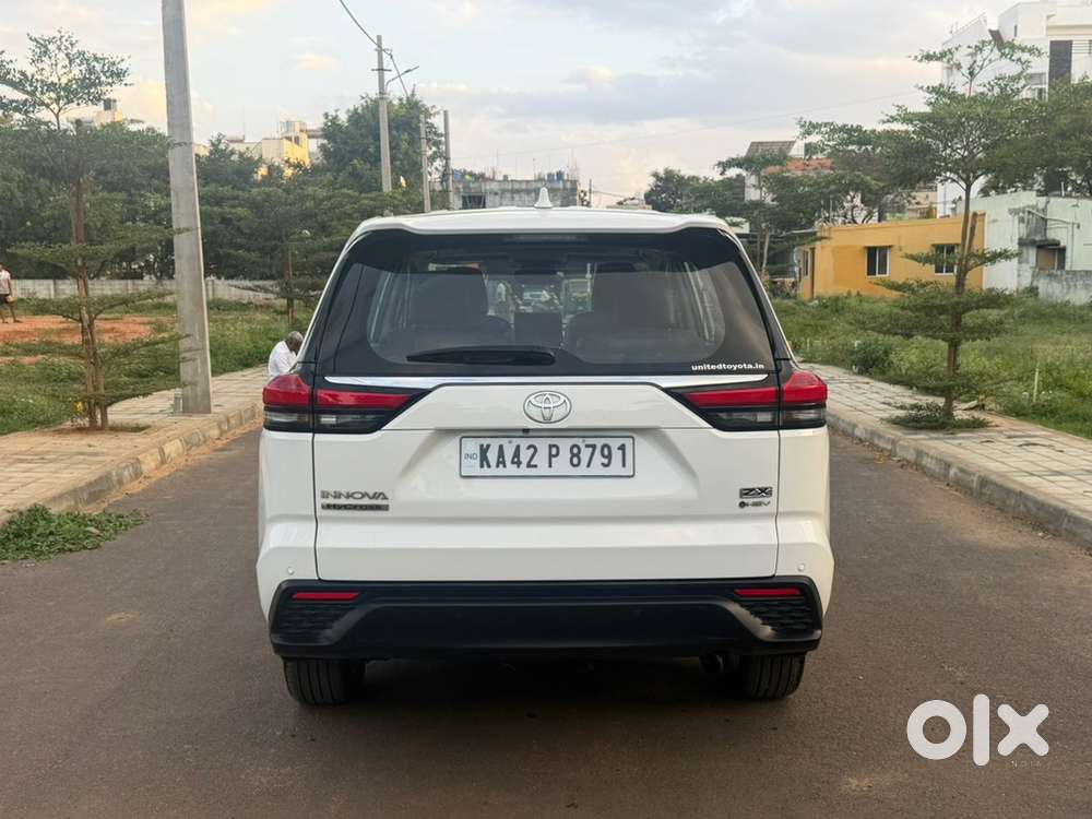 Toyota Innova Hycross Petrol Automatic 2026