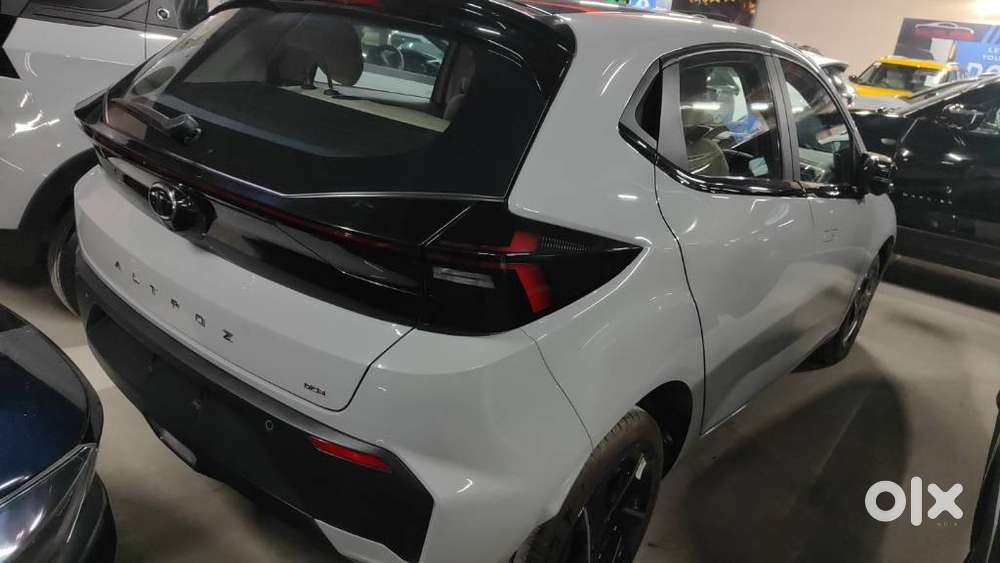 Tata Altroz, 2025, Petrol