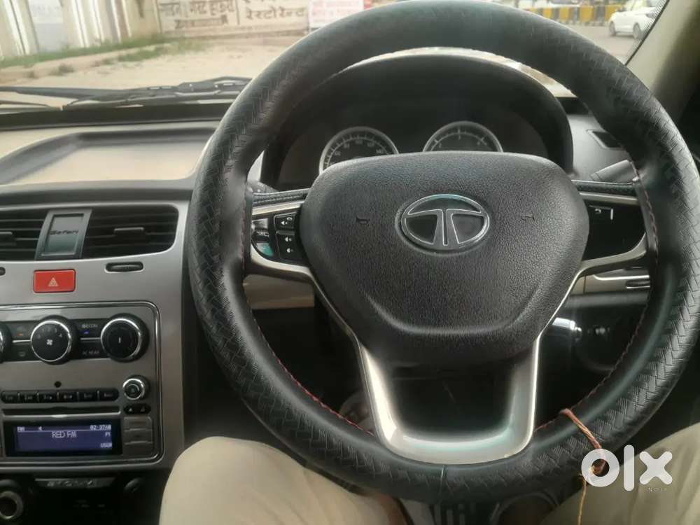Tata Safari Storme 2015