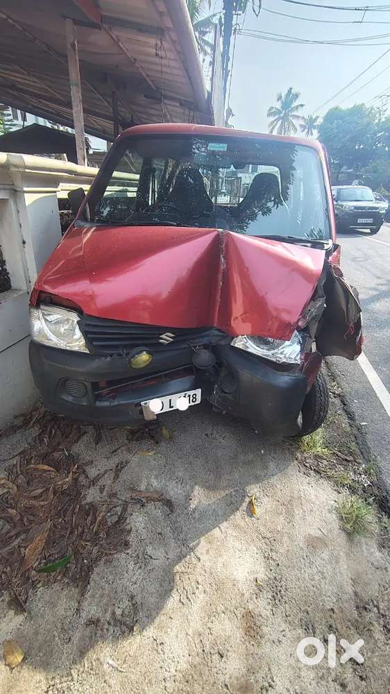 2017 Maruti Eeco | Rear & Front Damaged | Good Engine & Running Cond