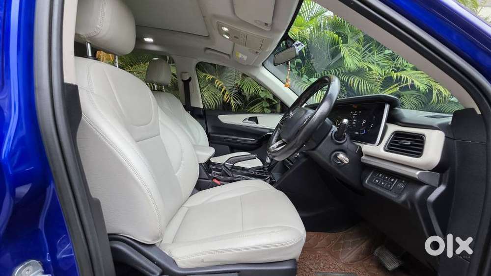 Mahindra Xuv700 2.2 Ax 5 Diesel At Str, 2022, Diesel