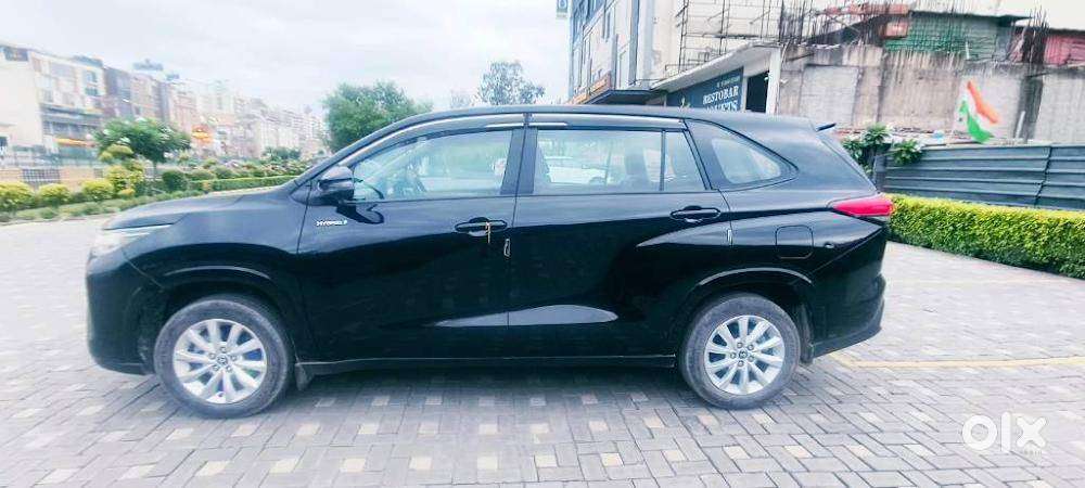 Showroom Condition Toyota Innova Hycross Vx Hybrid (apr 2023) - 31.5k