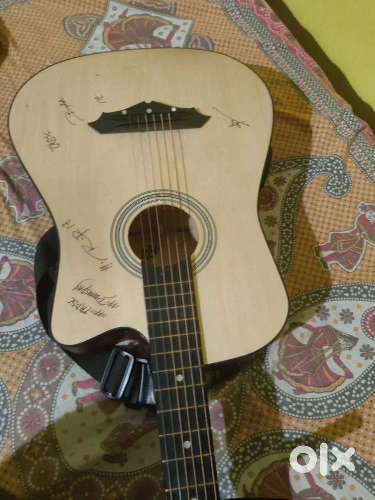 Intern guitar