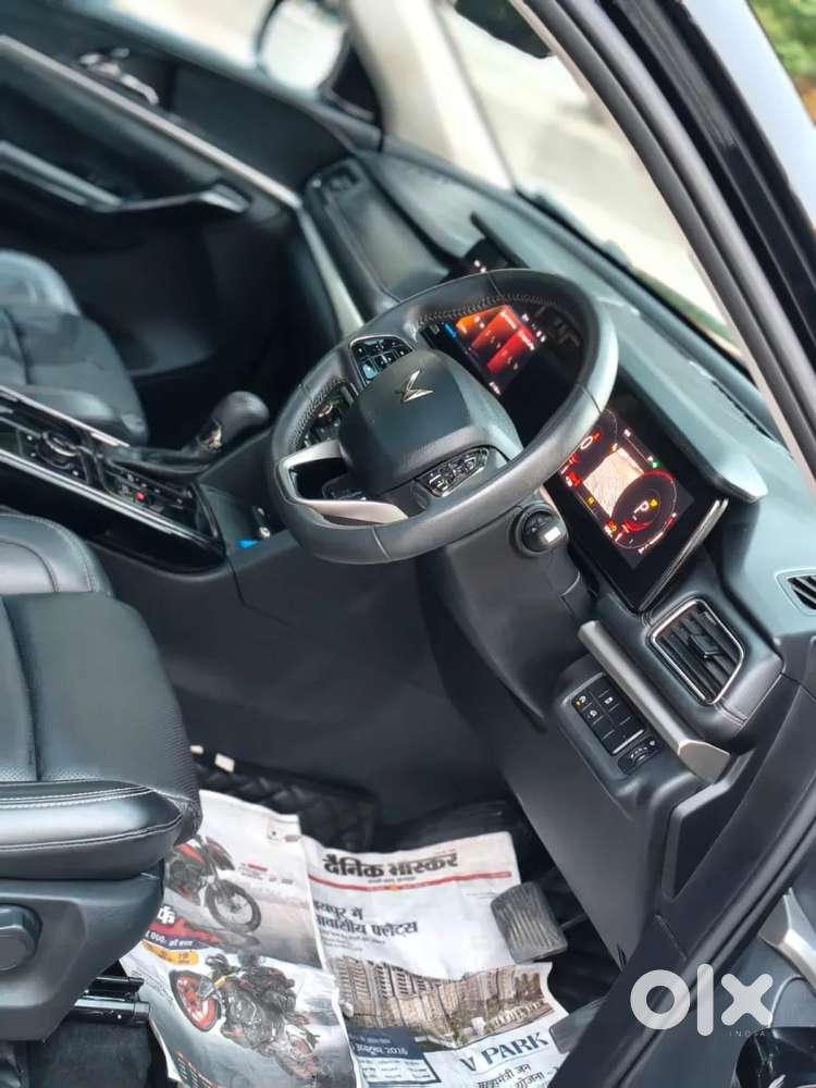 Mahindra Xuv700 2.2 Ax 7 Diesel At Luxury Pack Str, 2025, Diesel