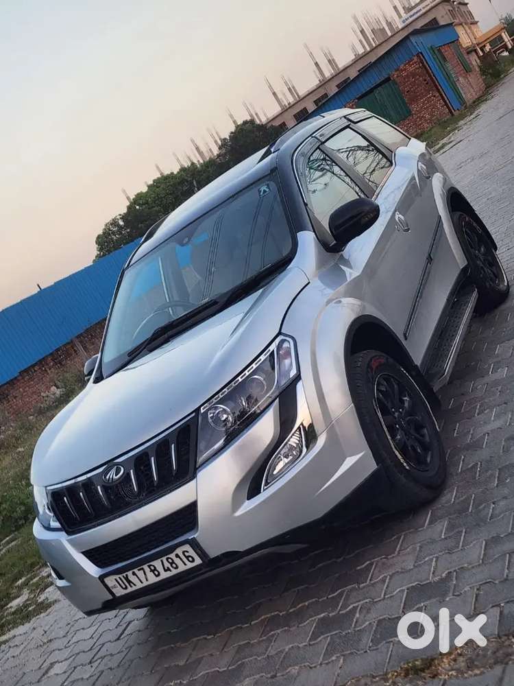 Mahindra Xuv W10 
Sunroof 
Electronic Seats 
Ac
Power Windows