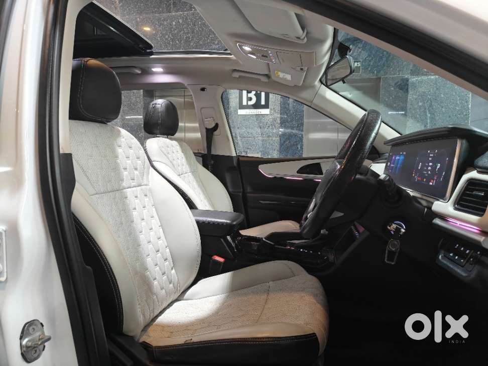 Mahindra Xuv700 2.2 Ax 5 Diesel At Str, 2022, Diesel