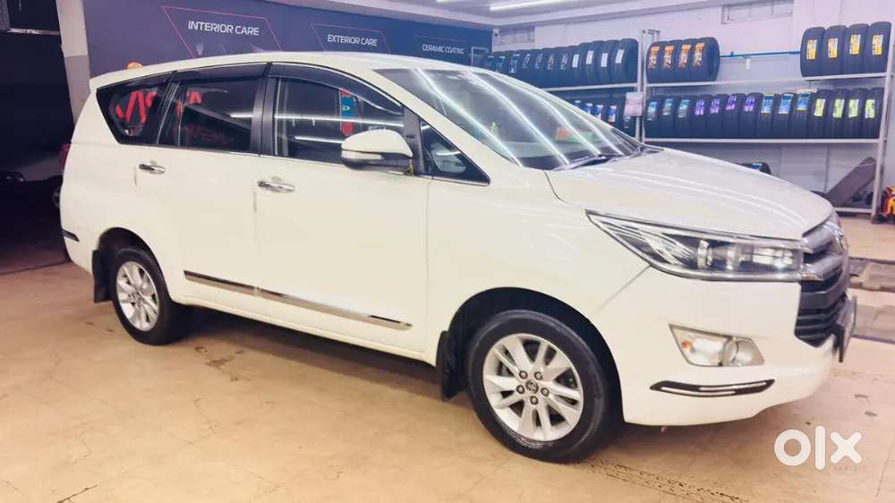 Innova Crysta 2.4 V Manual 7 Seat