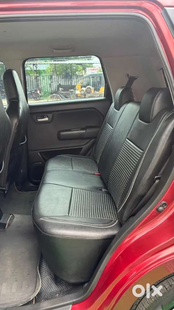 Good Condition Government Employee Car Pin To Pin Showroom Track