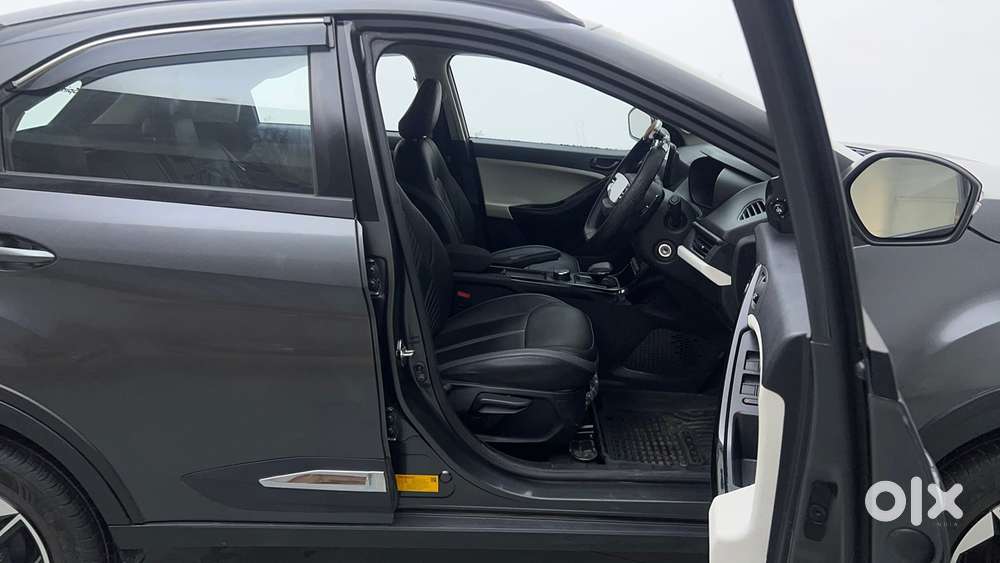 Tata Nexon Pure (s) 1.2 Petrol 6amt, 2025, Petrol