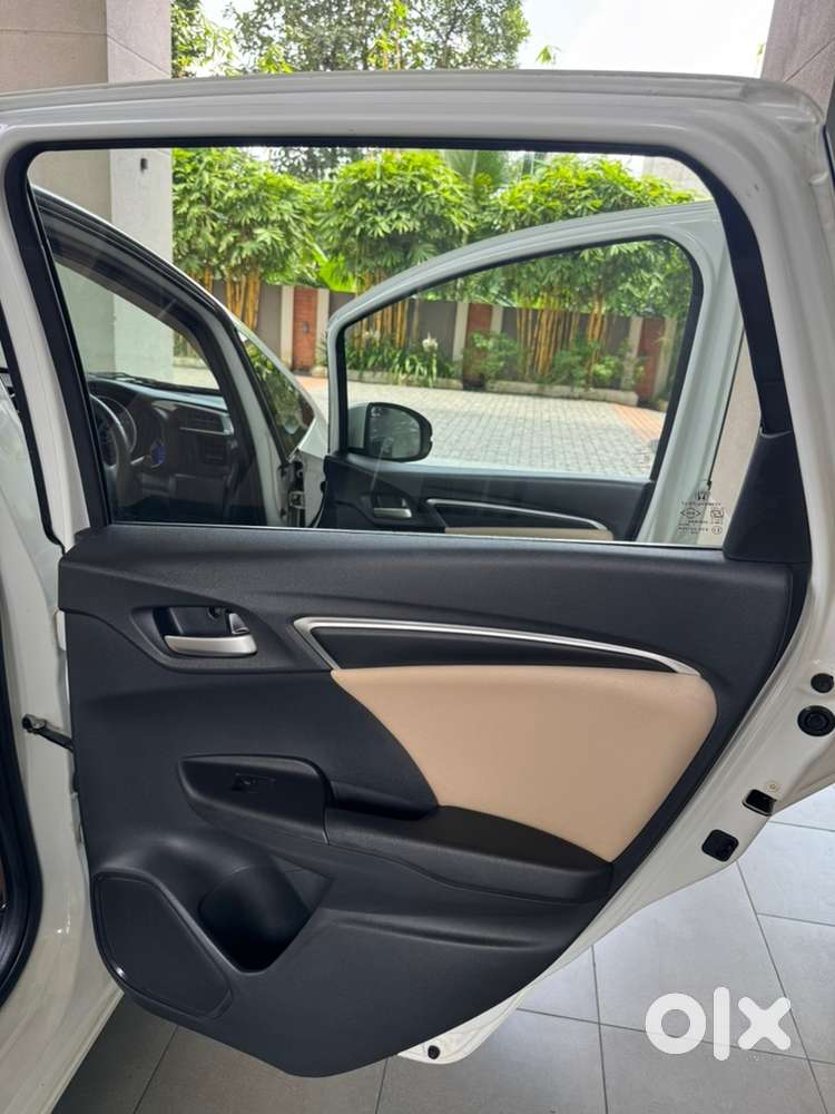 Honda Jazz. Automatic. 5000km. Top Variant.