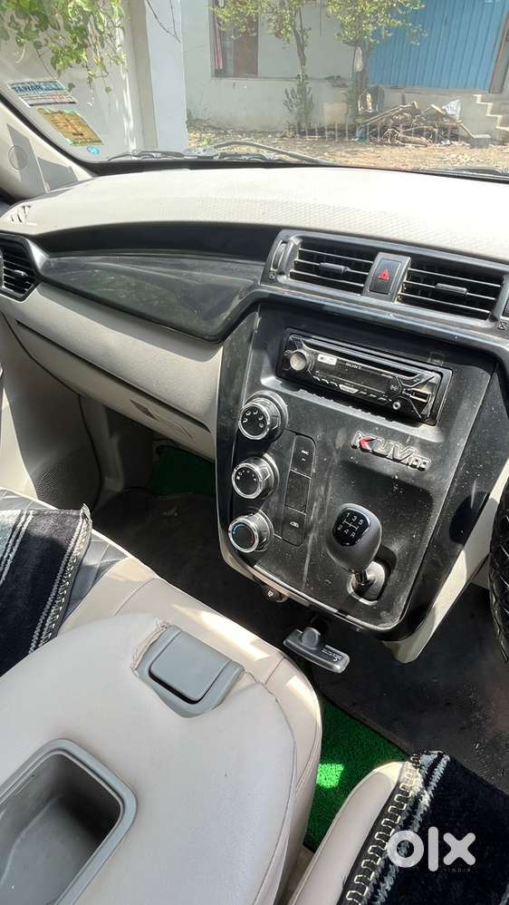 Mahindra Kuv 100 2017