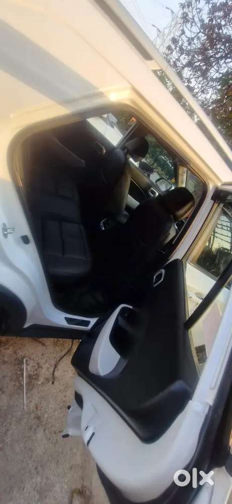 Hyundai Venue 2025 Petrol Single Owner