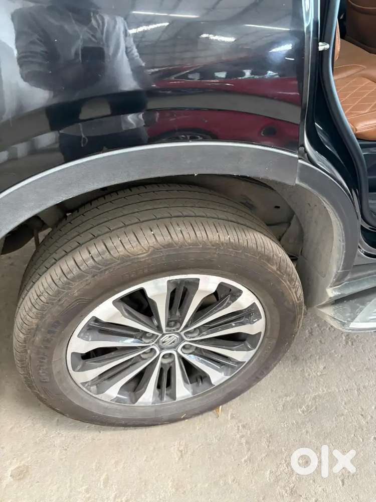 Mg Gloster 2025 Diesel 18000 Km Driven