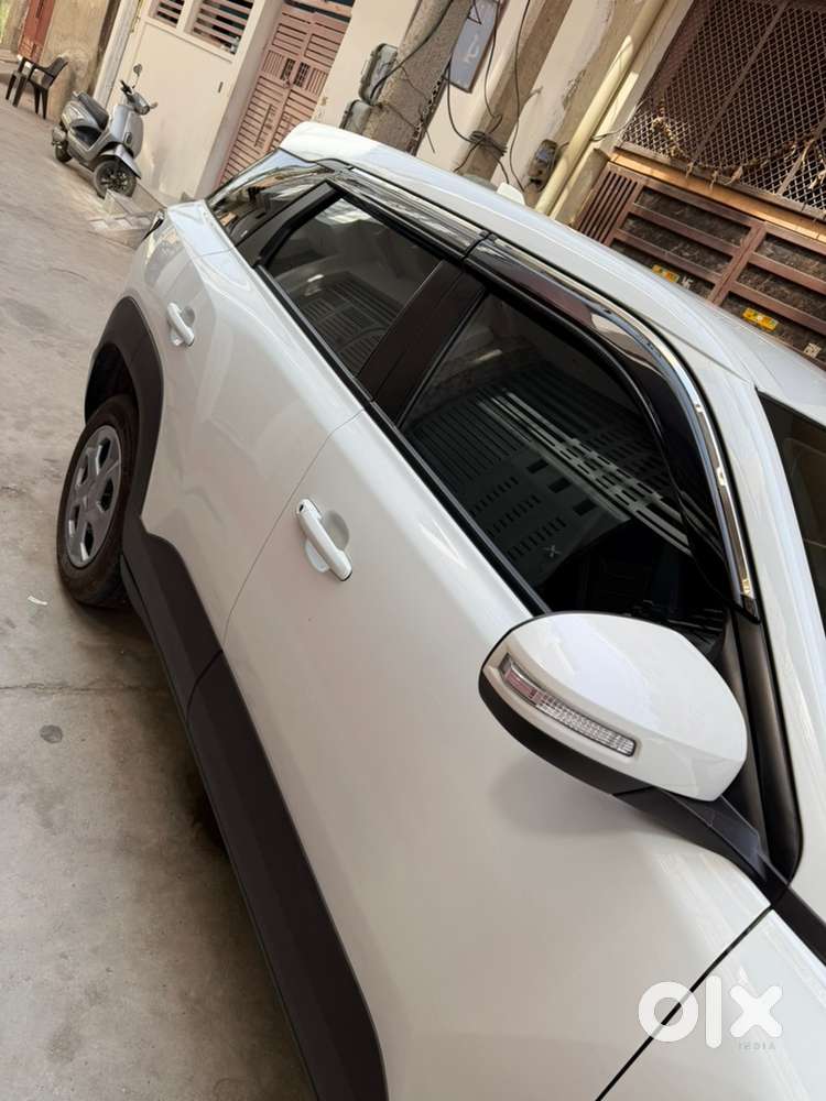 Maruti Brezza Lxi 2025