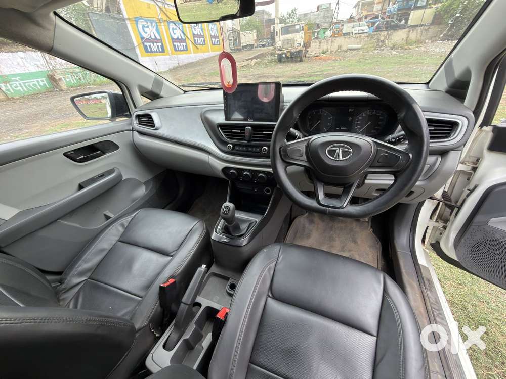 Tata Altroz 1.2 Xe, 2021, Petrol