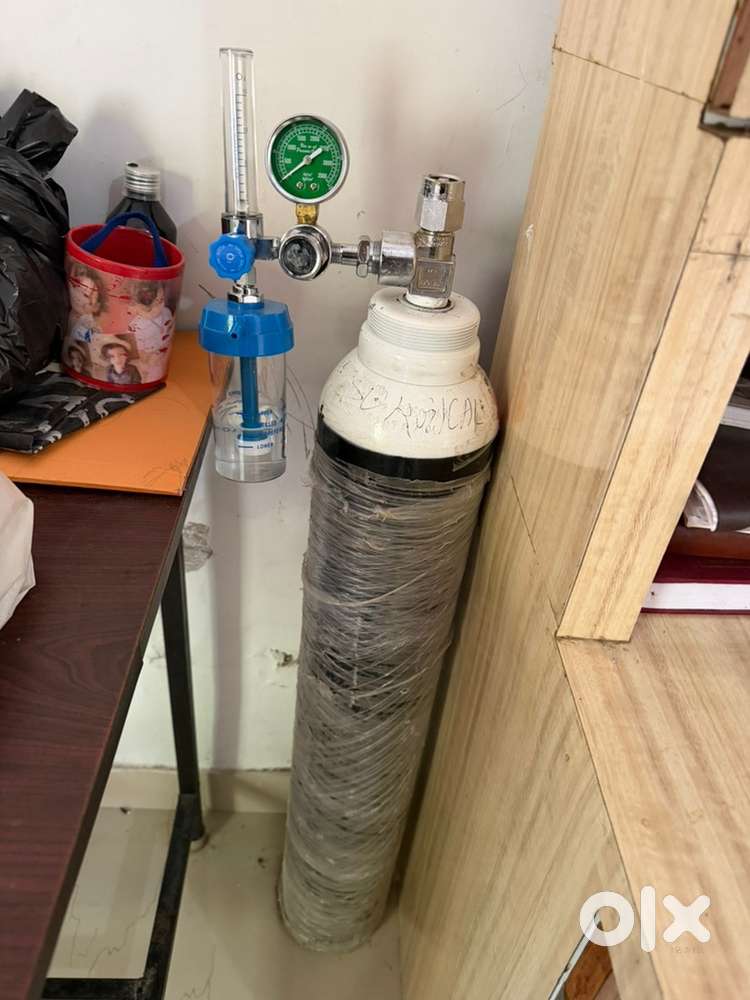 Oxygen cylinder for domestic use