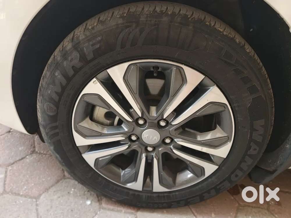 Kia Carnival 2021 Diesel 26000 Km Driven
