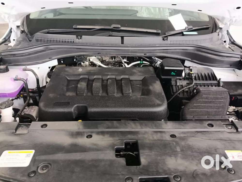 Mahindra Xuv700 2.2 Ax 7 Diesel Mt Luxury Pack Str, 2025, Diesel