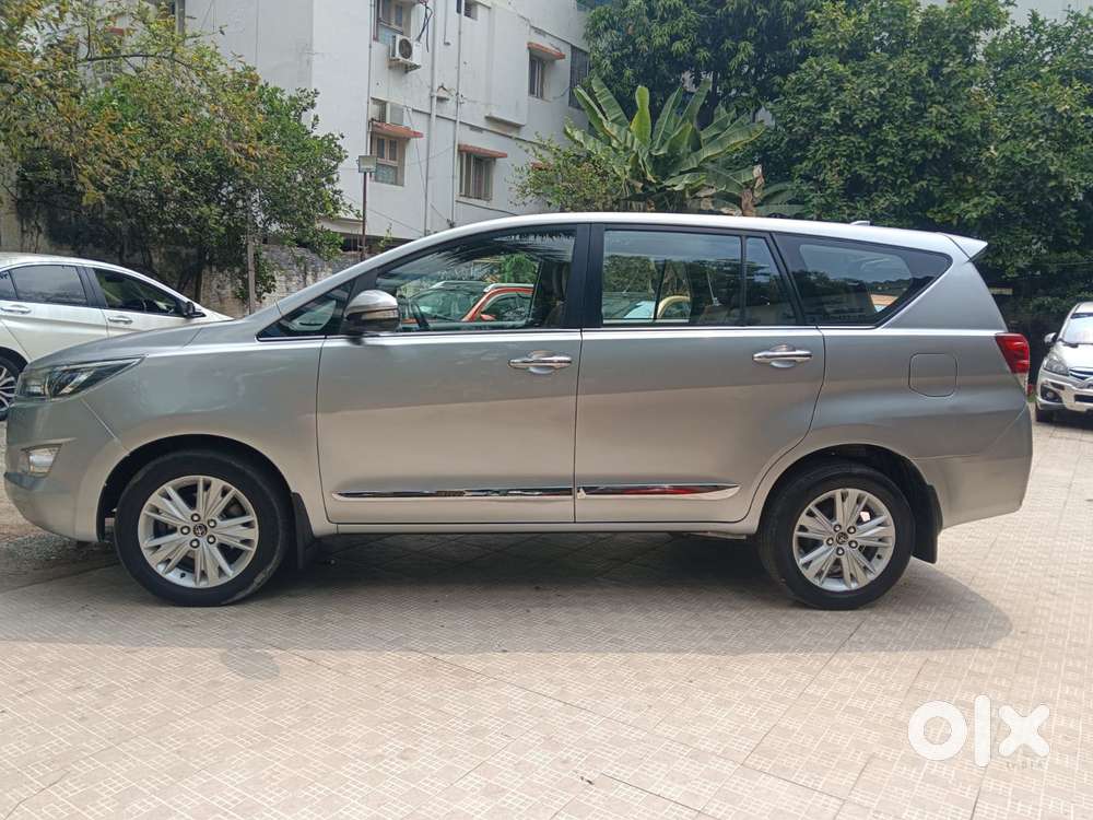 Toyota Innova Crysta 2.4 V 8 Str, 2017, Diesel