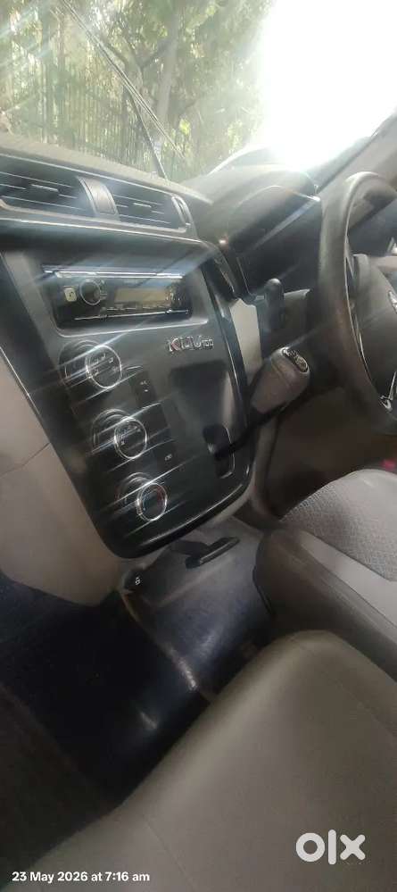 Mahindra Kuv 100 Metallic White K4 2017 Petrol 6 Seater