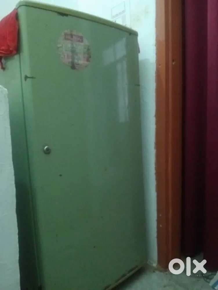 Godrej company ka fridge green colour