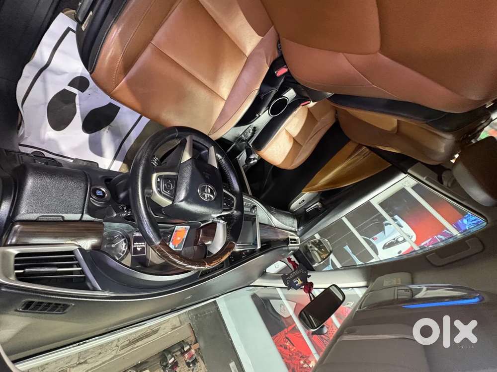 Toyota Innova Crysta 2.8 Zx At 7 Seater, 2017, Diesel