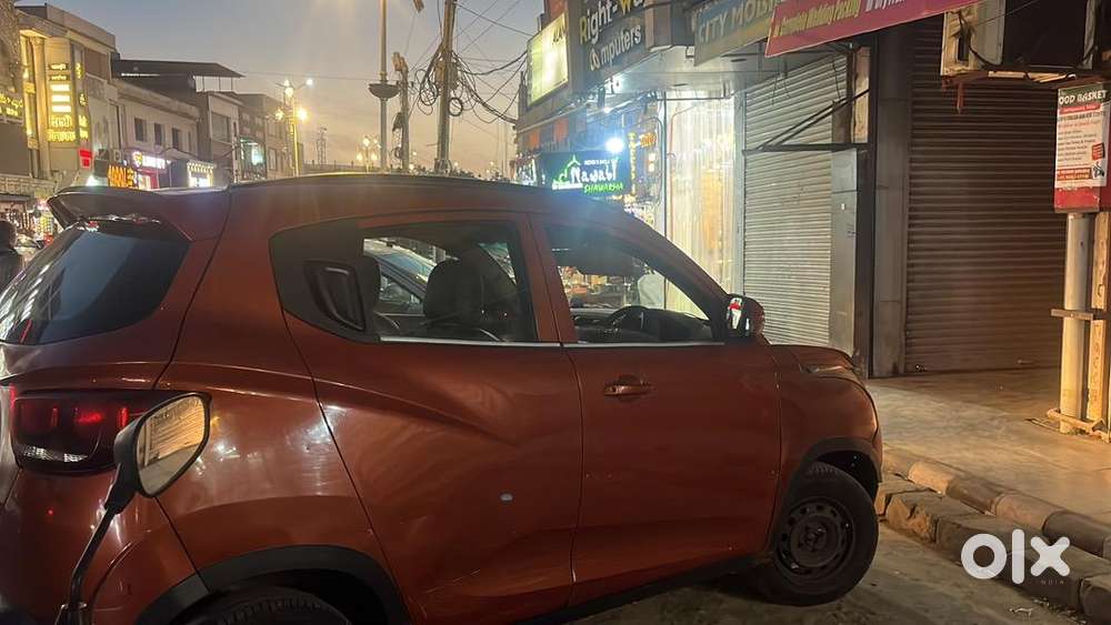 Mahindra Kuv 100