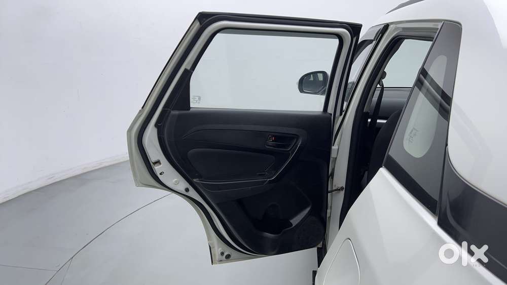 Maruti Suzuki Vitara Brezza 1.5 Vxi, 2022, Cng & Hybrids