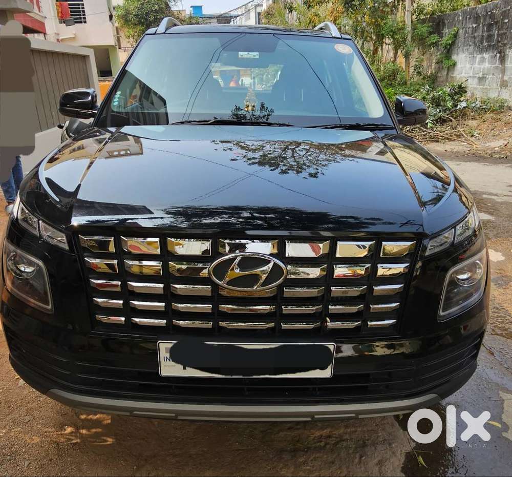 2025 Venue Only 6000kms Driven ( Condition - As Good As New )