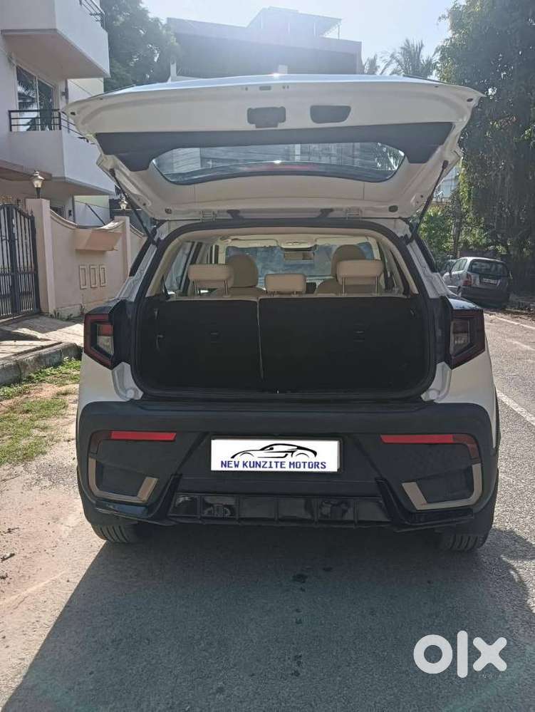 Mahindra XUV 3XO AX7L 1.2 Petrol AT (PG), 2024, Petrol