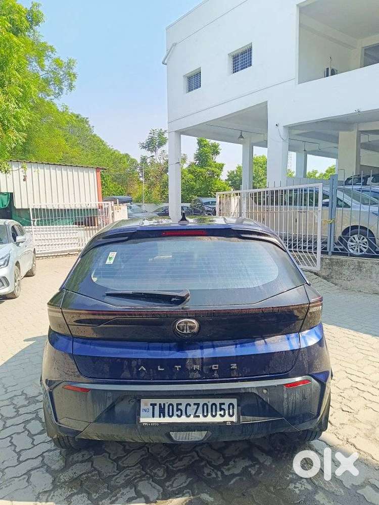Tata Altroz, 2025, Petrol