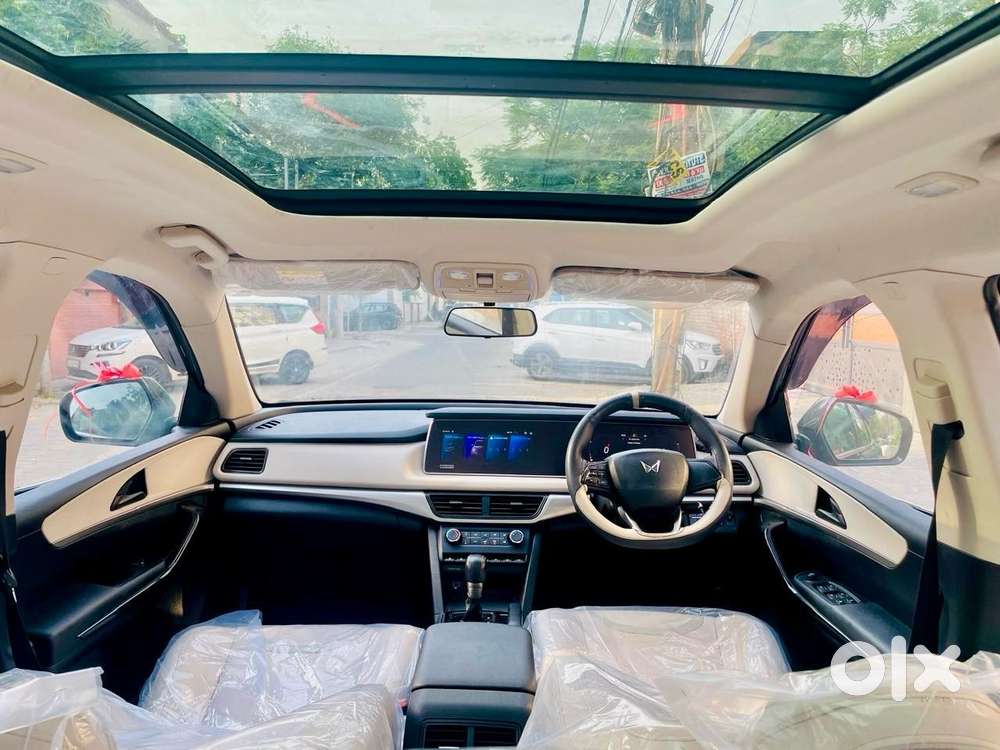 Mahindra Xuv700 2.2 Ax 5 Diesel At 7 Str, 2022, Diesel