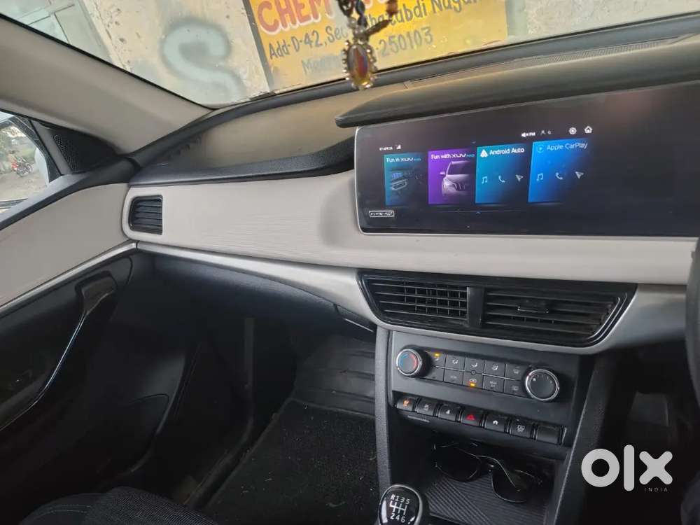 Mahindra Xuv700 2023 Petrol 120000 Km Driven