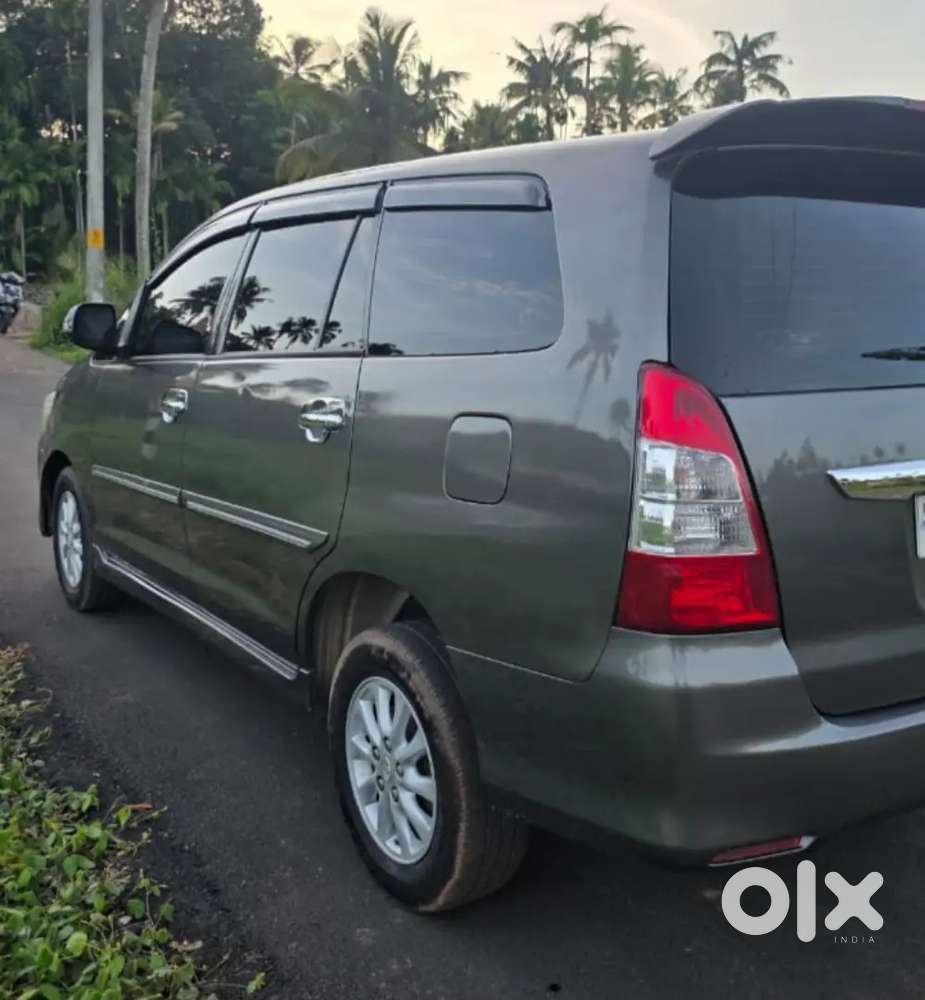 Single Owner 8 Seat Innova Vx 2.5
