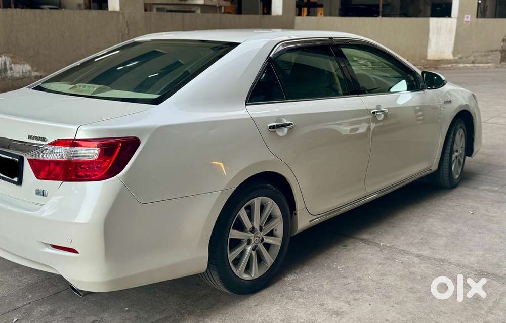Toyota Camry Hybrid 2013 Pearl White, Well Maintained, 57200 Km Driven