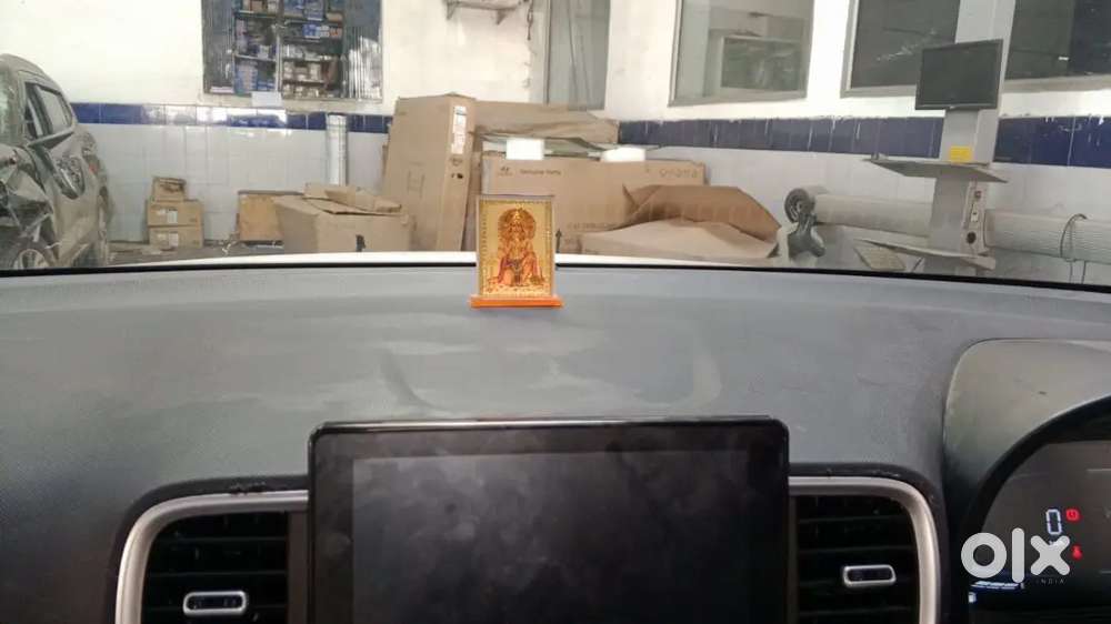 Hyundai Venue 2025 Petrol 5500 Km Driven