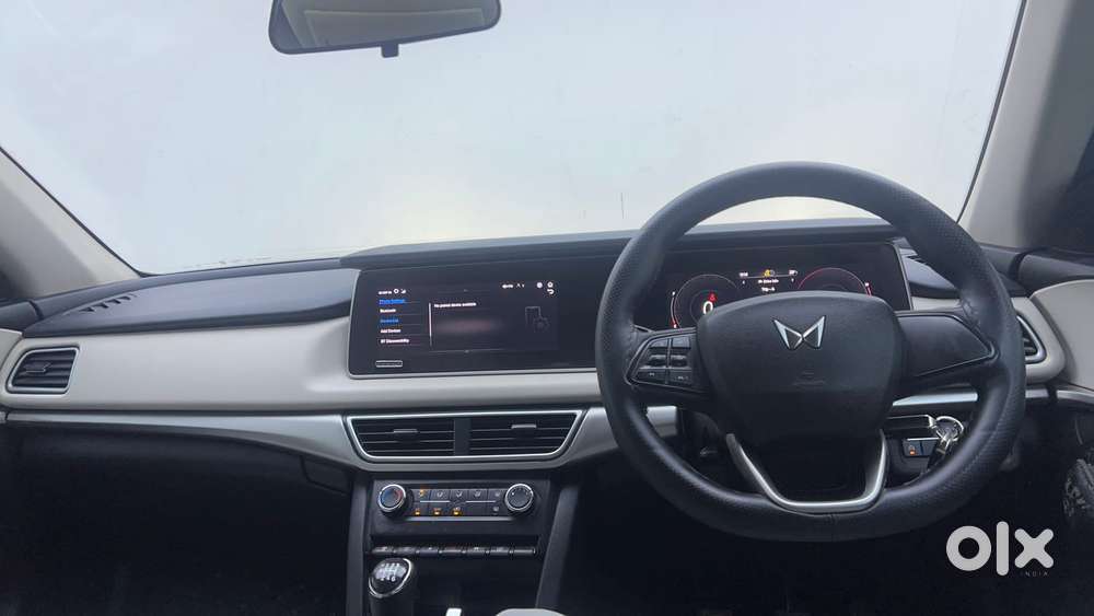 Mahindra Xuv700 2.0 Ax 5 Petrol Mt Str, 2022, Petrol