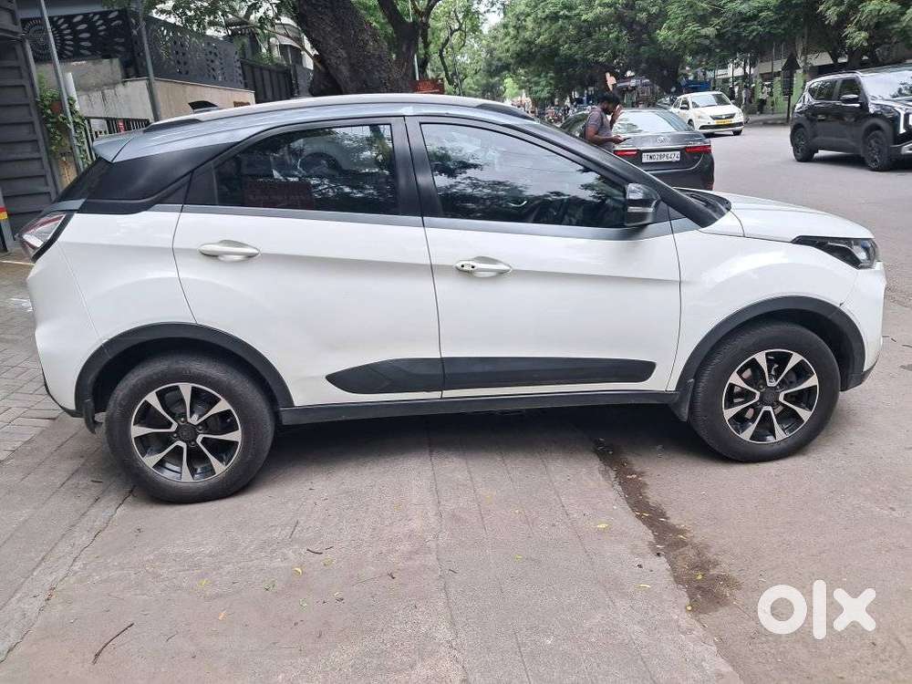 Tata Nexon 1.5 Revotorq Xza Plus Dual Tone Roof Amt (s), 2020, Diese..