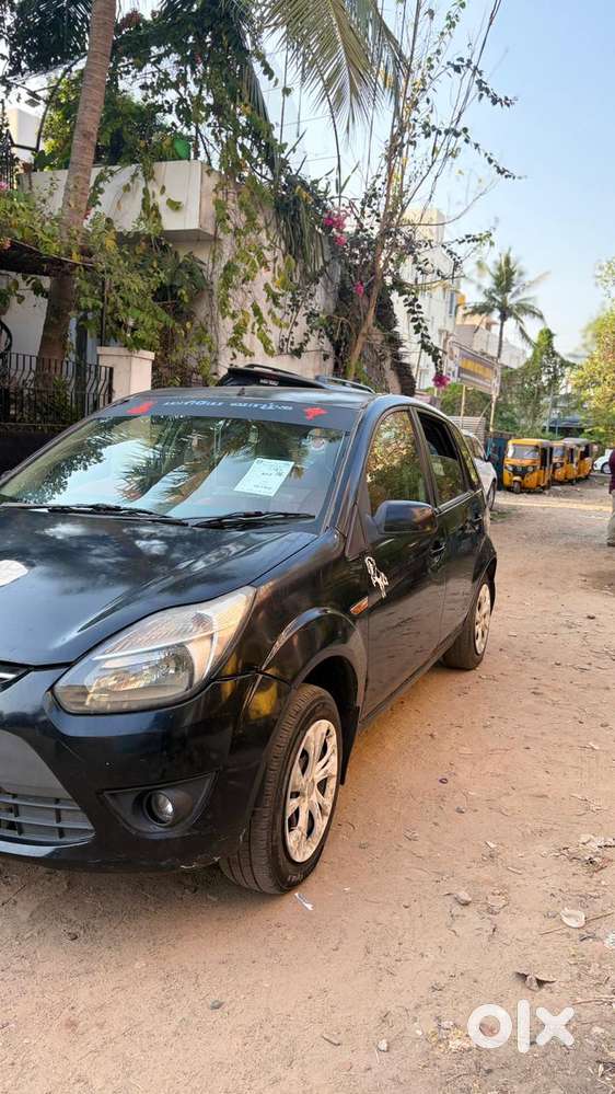 Ford Figo, 2010, Petrol