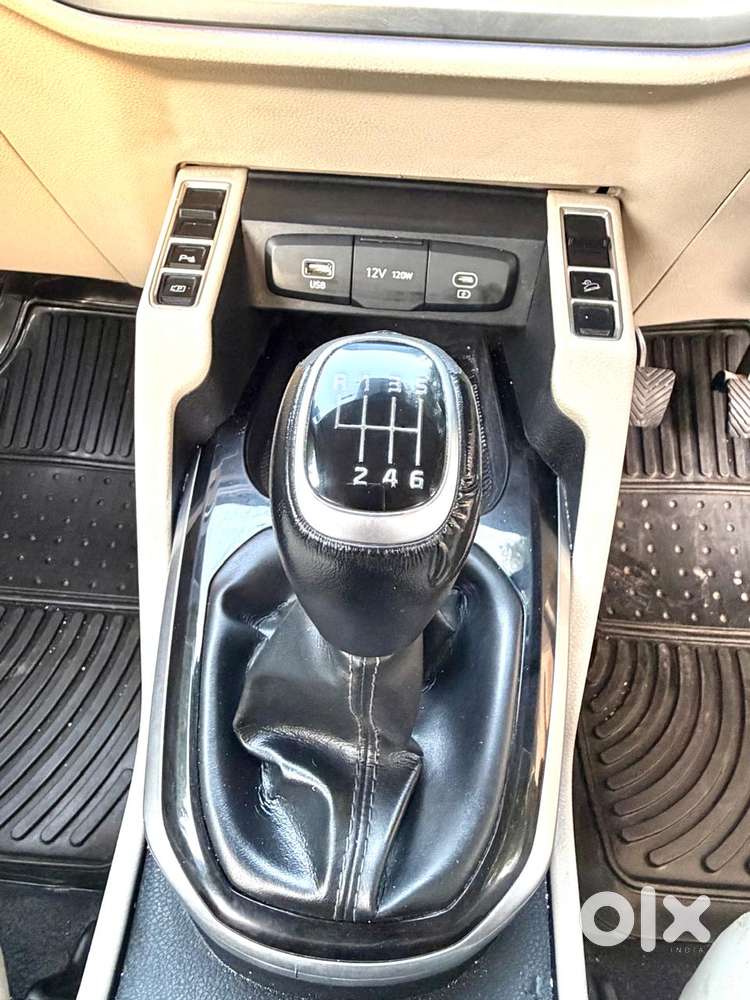 Kia Carens G1 4.6mt Luxury Plus 7, 2022, Petrol