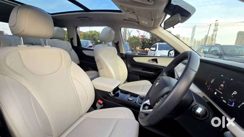 Mahindra Xuv700 Ax7 Luxury Pack Awd, 2024, Diesel
