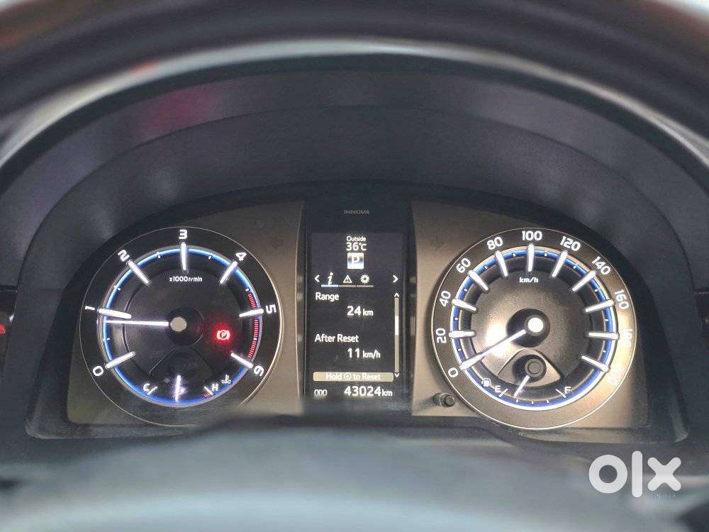 Toyota Innova Crysta 2.8 Zx At 7 Seater, 2016, Diesel