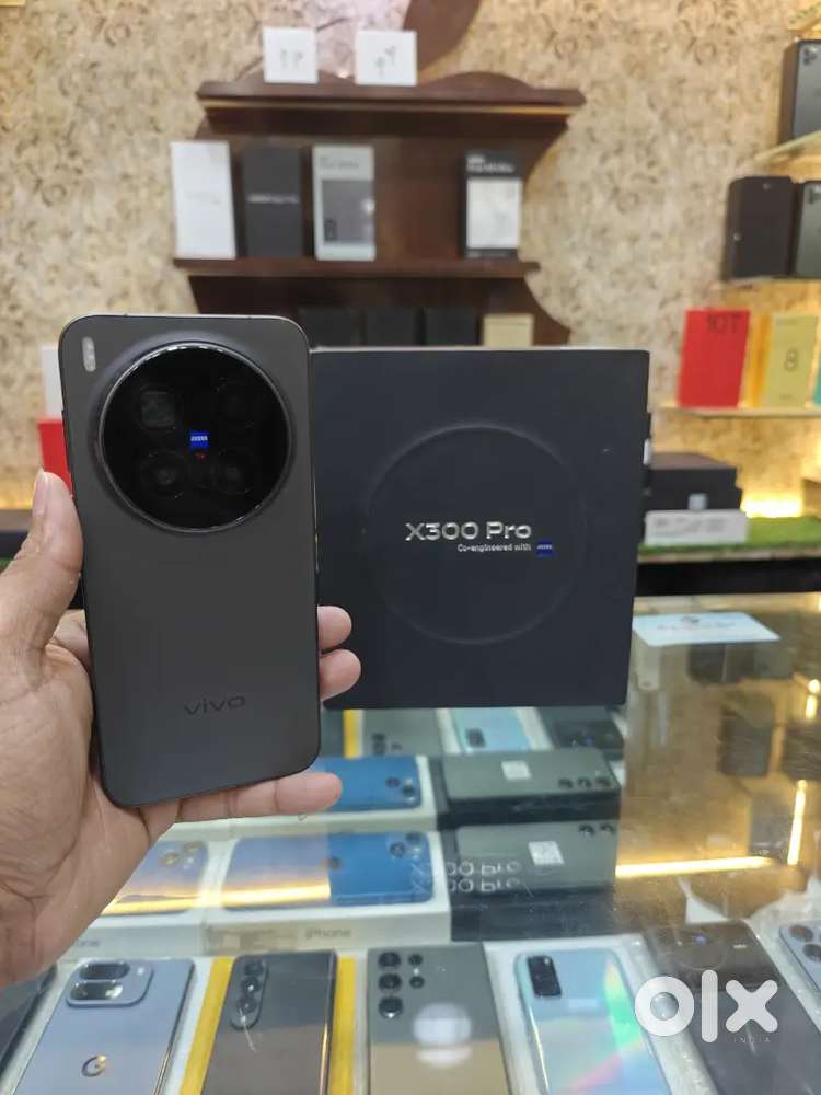 Vivo X300 Pro 16/512gb Indian unit 4 month warranty bill box charger