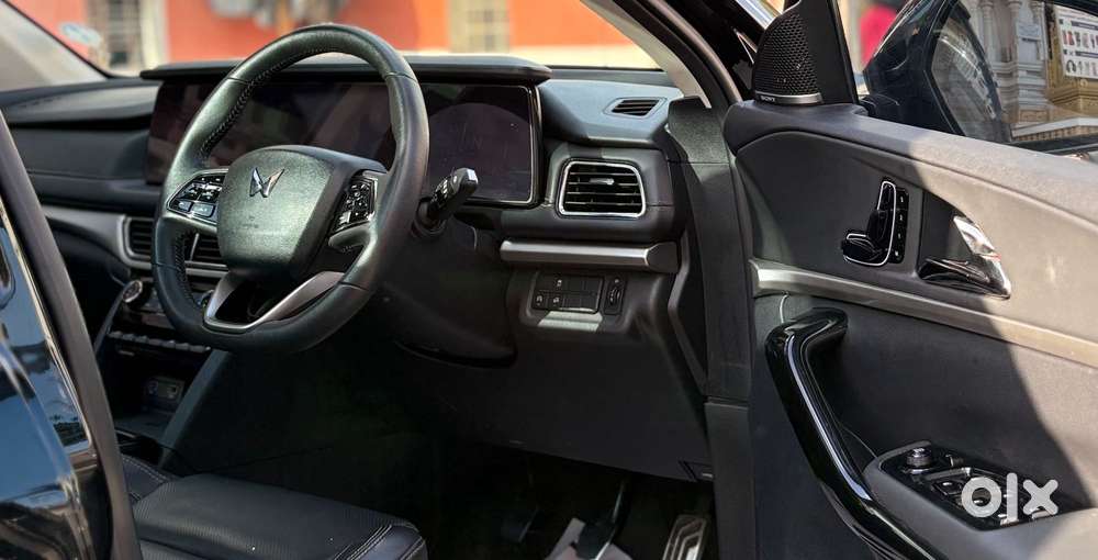 Mahindra Xuv700 2.2 Ax 7 Diesel Mt Luxury Pack Str, 2025, Diesel