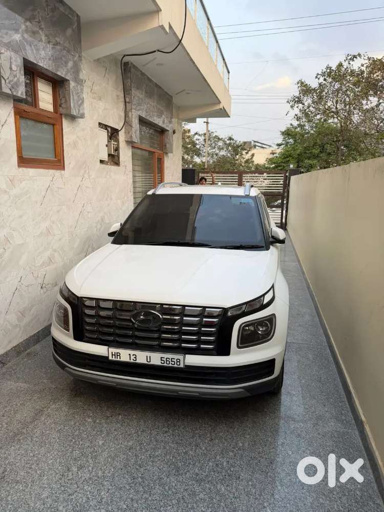 Hyundai Venue 2023 Petrol Sx 52000 Km Driven