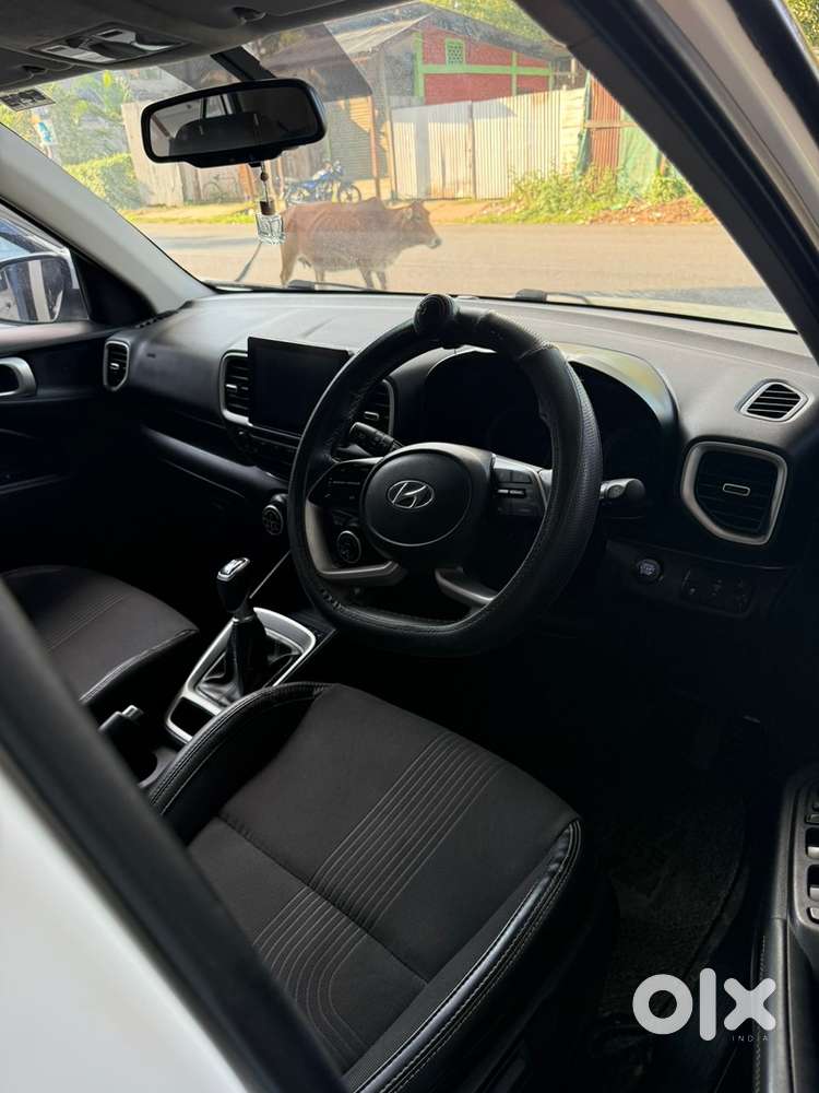 Hyundai Venue Petrol 2020 Mint Condition And Additional Loadings