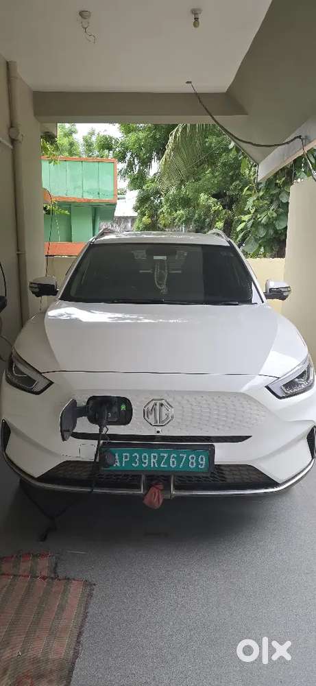Mg Ev Vechile With Full Showroom Track